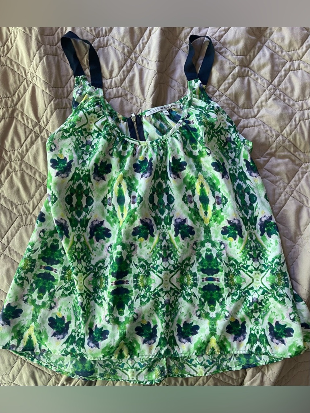 Collective Concepts Bundle Two Sleeveless Tops Size Medium Lightweight Vacation - Picture 5 of 7